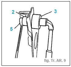 Articulation élastique de la traverse AR